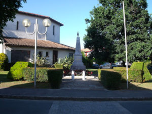 Monument aux morts urt