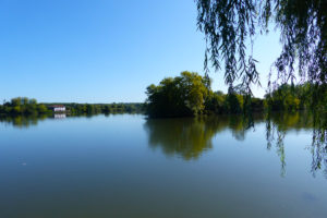 Vue sur le plan d'eau urtois